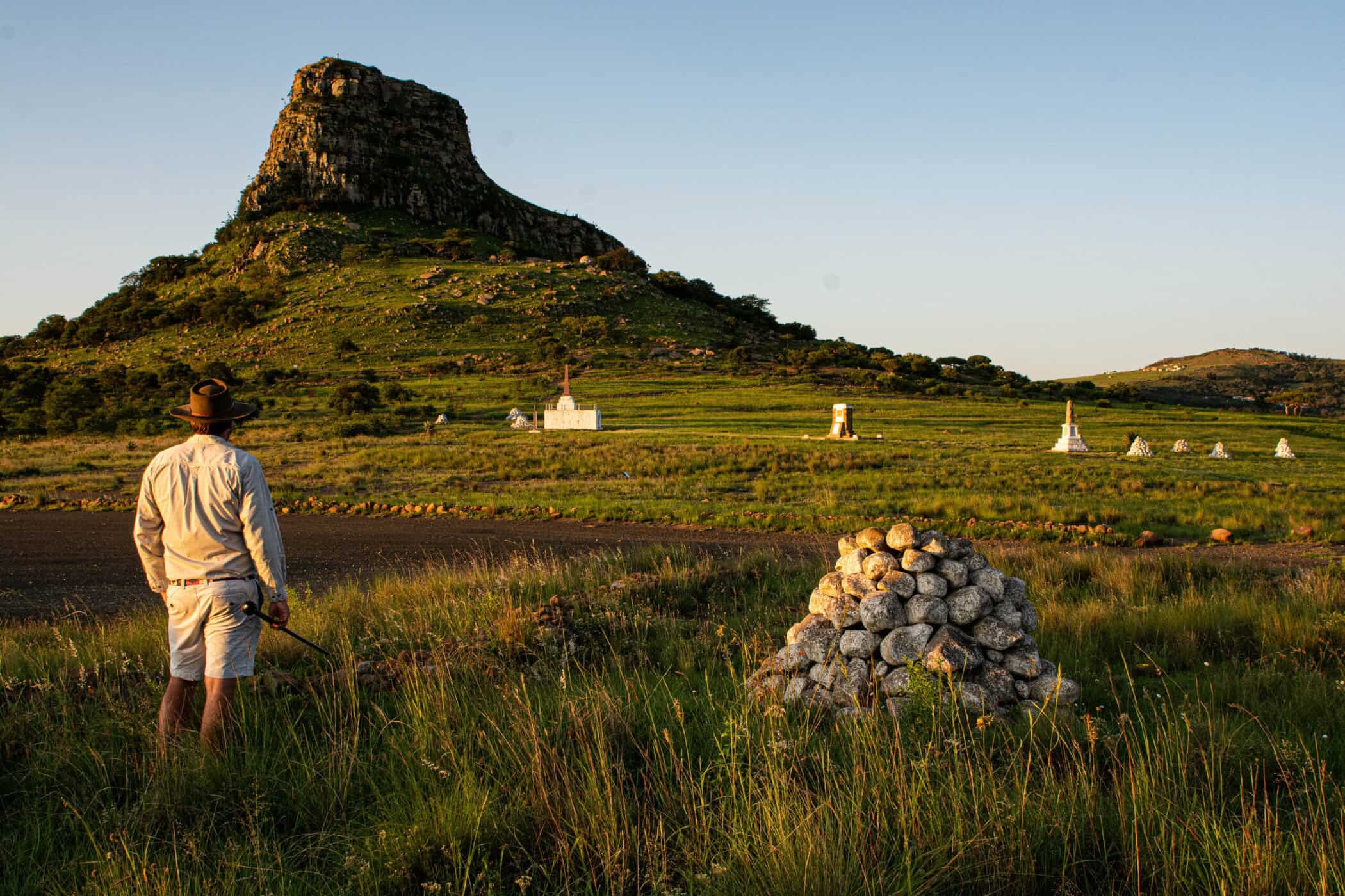 guide facing mountain in isandlwana